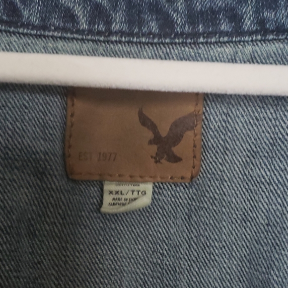 NWOT American Eagle blue distressed Jean Jacket - Picture 4 of 8